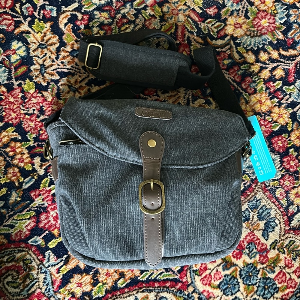 BRAND NEW CAMERA BAG